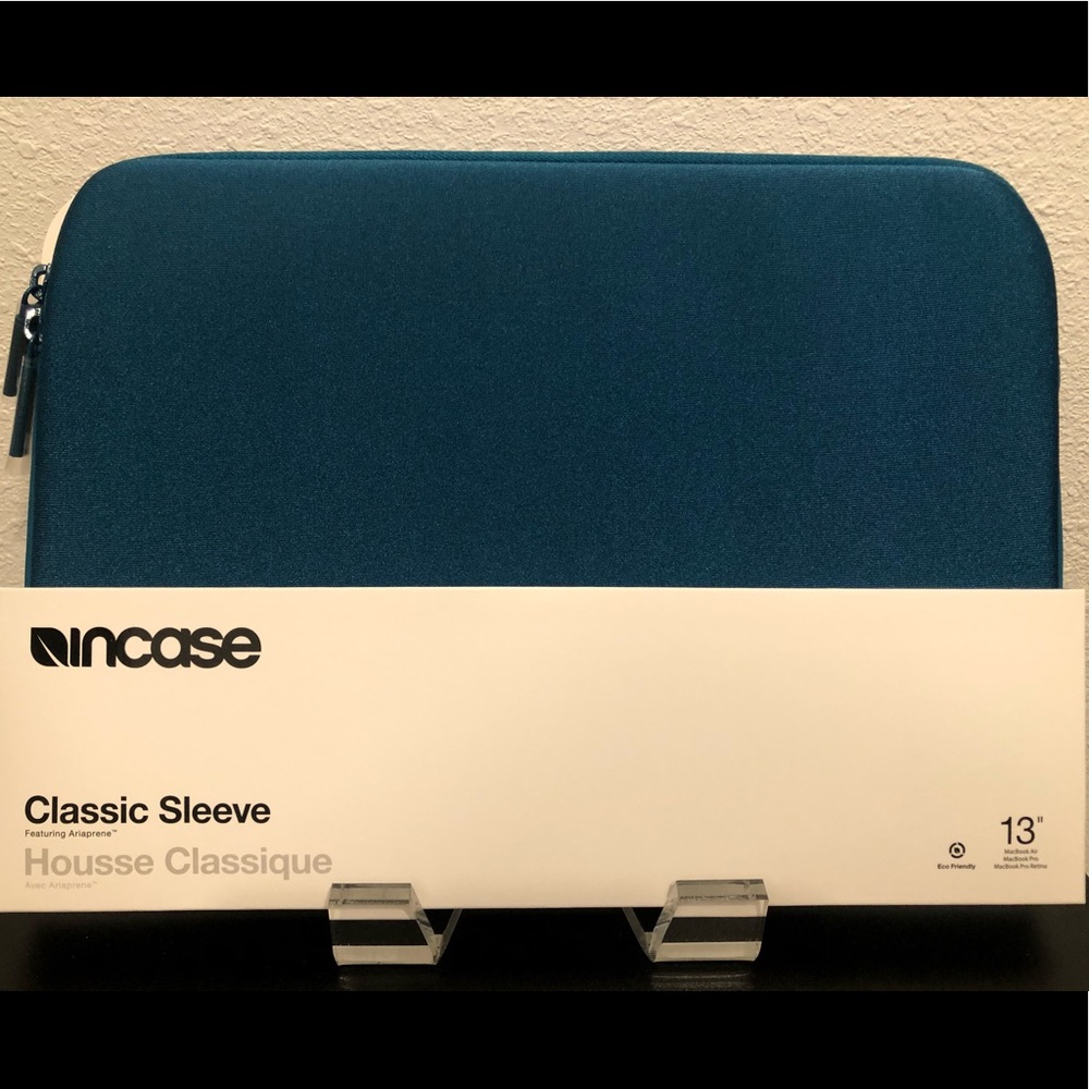 🍃 13” MacBook Air incase classic sleeve